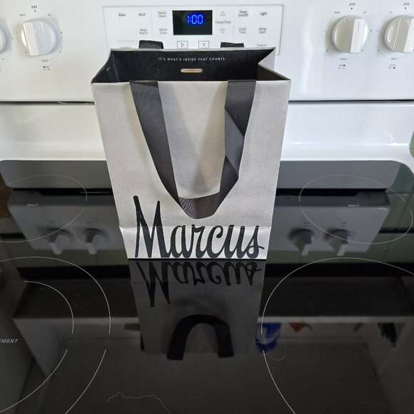 Neiman Marcus NWT'S & NIB Versace Limited Edition Sleep Mask Ret. $295 - Picture 1 of 5